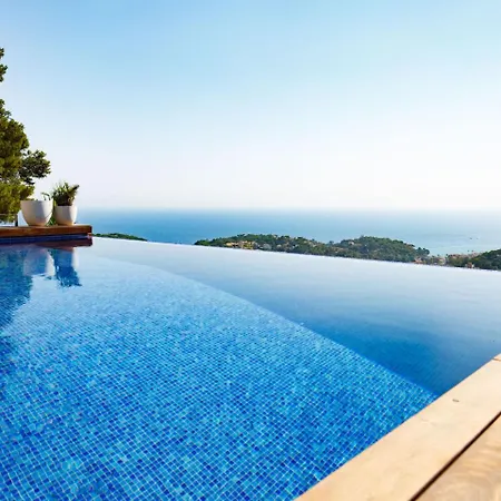 Holiday Can Bruc Lloret de Mar